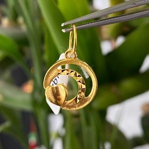 22K Yellow Gold Circle Pendant